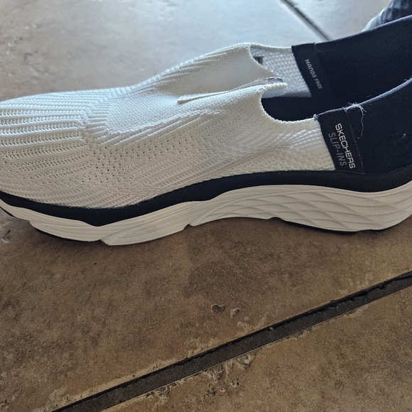 Skechers Performance Slip Ins with Air Cooled Memory Foam Size 6.5 White and Bl - Picture 4 of 9